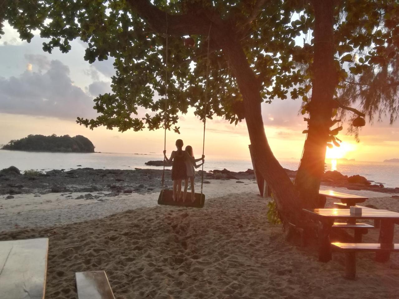 Kohjum Freedom Resort 코 줌 외부 사진