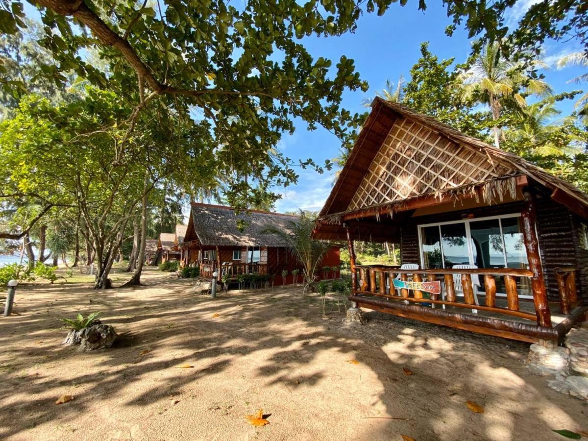 Kohjum Freedom Resort 코 줌 외부 사진